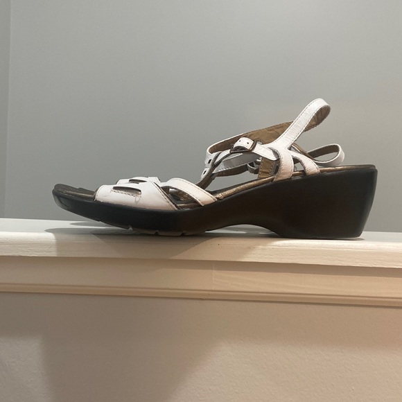 CLARKS Bendables Leather Wedge Sandals white color Women's Sz 10M - Picture 6 of 13